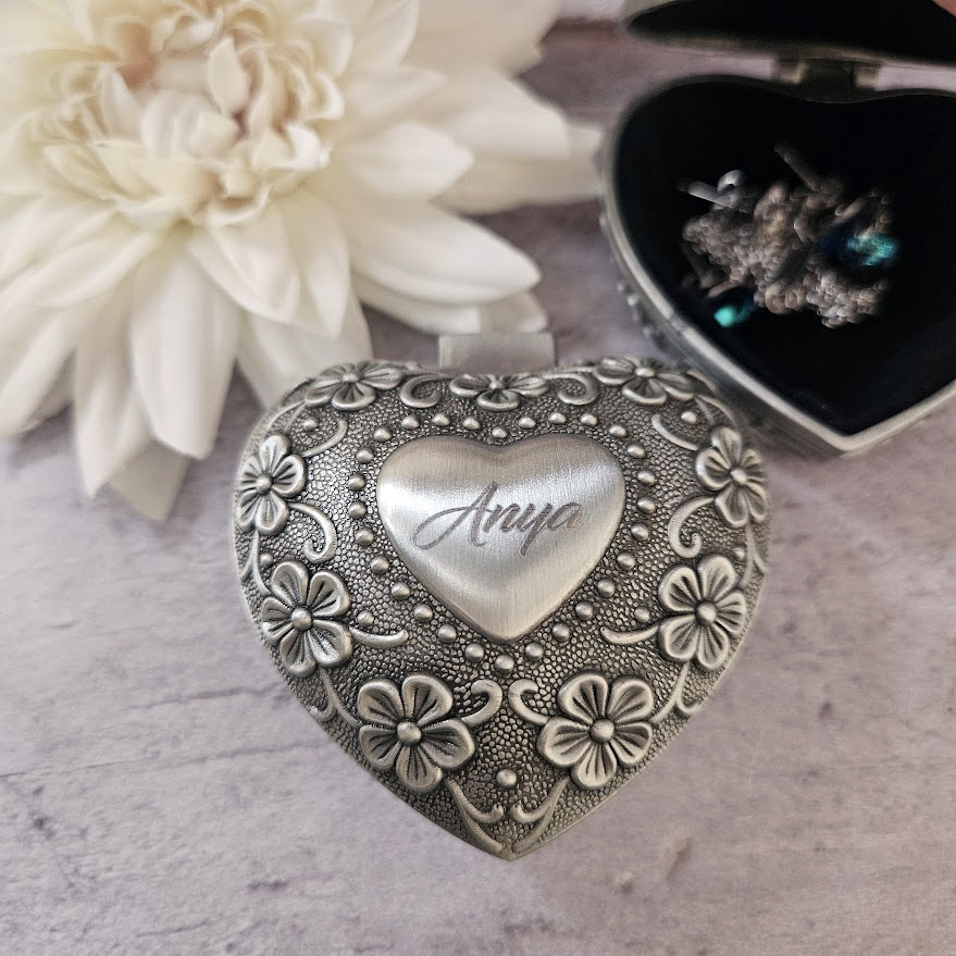 gravirozott-sziv-fem-ekszertarto-doboz-ajandek-anya-mama-nagymama-keresztanya-anyaknapja
