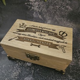 oromapa-neveloapa-bicska-zsebkes-gravirozott-fa-ajandek-eskuvo-koszontoajandek-svajcibicska