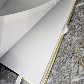 arany-feher-eskuvoi-vendegkonyv-ures-lapok1