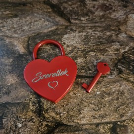 sziv-lakat-szerelem-piros-gravirozott-nevekkel-datum-eskuvo-eljegyzes-valentin-evfordulo
