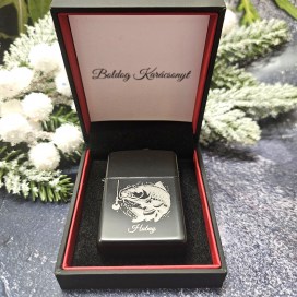 fekete-gravirozhato-egyedi-ongyujto-diszdobozban-egyedi-felirattal-szoveggel