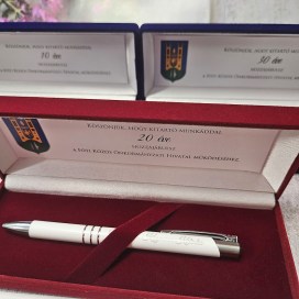 gravírozott toll, feliratozható toll, feliratozható díszdoboz, egyedi díszdoboz, szöveg dobozba, feliratozható toll, egyedi toll