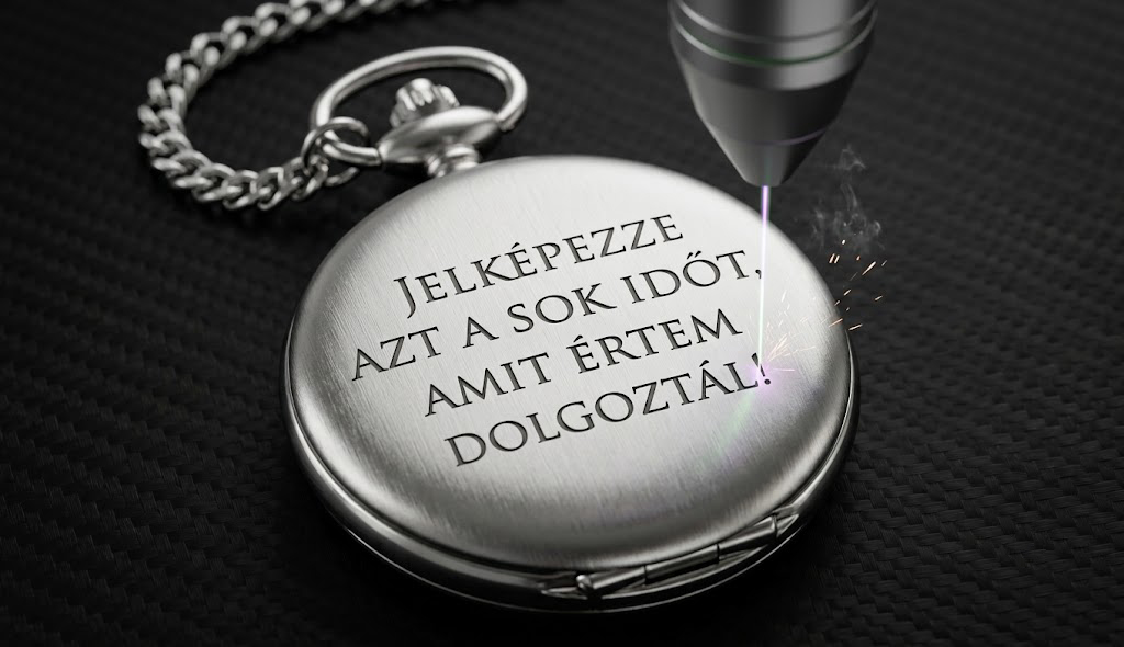 Hogyan lesz egyedi, személyre szabott az ajándék? – Ezüst színű örömapa zsebóra lézergravírozása egyedi szöveggel.