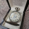 limited edition zsebora skeleton csontvaz oraszerkezet latszodik egyedi diszdobozban