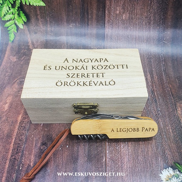 oromapa-bicska-zsebkes-gravirozott-fa-ajandek-eskuvo-koszontoajandek-svajcibicska