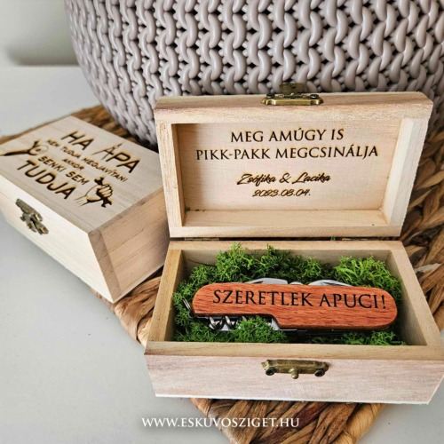 Ha PAPA nem tudja megjavítani feliratú egyedi gravírozású antikolt fa díszdoboz sarokcsiszoló és csavarkulcs mintával, mellette egy Szeretlek Papa feliratú rózsafa zsebkéssel – szülőköszöntő ajándék
