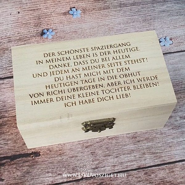 oromapa-bicska-zsebkes-gravirozott-fa-ajandek-eskuvo-koszontoajandek-svajcibicska