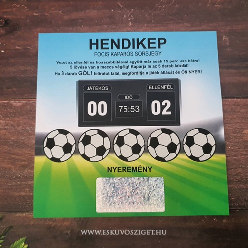 Hendikep focis típusú perforált egyedi kaparós sorsjegy lekaparható futball-labda ikonokkal és meccsfordításos grafikával – kreatív esküvői tanúfelkérő ajándék