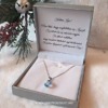 Örömanya szülőköszöntő női tanú és koszorúslány felkérő meghívó egyedi különleges ajándék ékszer esküvőre | Swarovski szív medálos nyaklánc díszdobozban egyedi üzenettel fehér dobozban