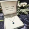 Örömanya szülőköszöntő női tanú és koszorúslány felkérő meghívó egyedi különleges ajándék ékszer esküvőre | Swarovski szív medálos nyaklánc díszdobozban egyedi üzenettel fehér dobozban