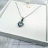 Örömanya szülőköszöntő női tanú és koszorúslány felkérő meghívó egyedi különleges ajándék ékszer esküvőre | Swarovski szív medálos nyaklánc díszdobozban egyedi üzenettel fehér dobozban