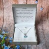 Örömanya szülőköszöntő női tanú és koszorúslány felkérő meghívó egyedi különleges ajándék ékszer esküvőre | Swarovski szív medálos nyaklánc díszdobozban egyedi üzenettel fehér dobozban