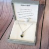 Örömanya szülőköszöntő női tanú és koszorúslány felkérő meghívó egyedi különleges ajándék ékszer esküvőre | Swarovski szív medálos nyaklánc díszdobozban egyedi üzenettel fehér dobozban