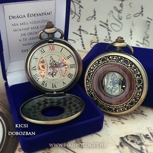 Limited Edition antik fa betétes mechanikus férfi zsebóra feliratozható kék bársony díszdobozban – exkluzív szülőköszöntő ajándék örömapának vagy tanúnak esküvőre